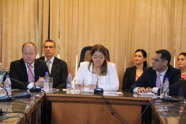 El ministro de Economía se reunió con Diputados y defendió ley de Superintendencia - El Independiente