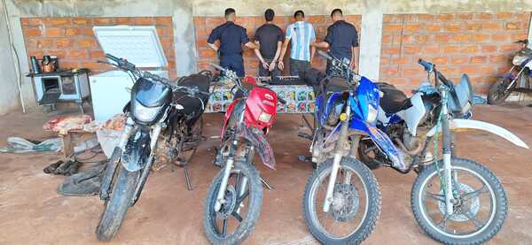 Dos detenidos tras allanamiento, recuperación de animal vacuno y decomiso de armas en Alto Vera