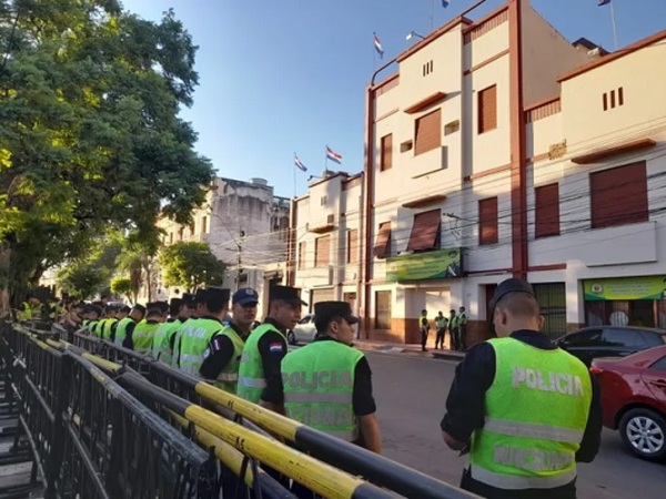 Jubilados de todo el país marchan contra proyecto de Superintendencia