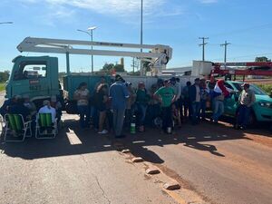 Funcionarios de la ANDE se movilizan en Concepción en protesta por la aprobación de la ley de la superintendencia de jubilaciones