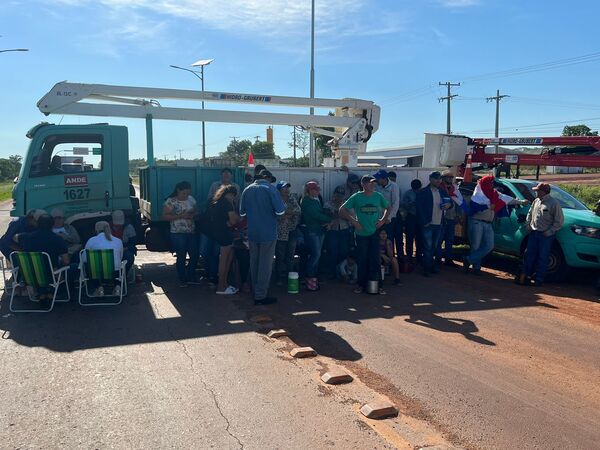 Funcionarios de la ANDE se movilizan en Concepción en protesta por la aprobación de la ley de la superintendencia de jubilaciones