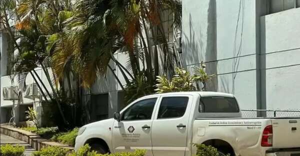 Fiscalía allana oficina de la Dinac en el Ministerio de Defensa - Nacionales - ABC Color