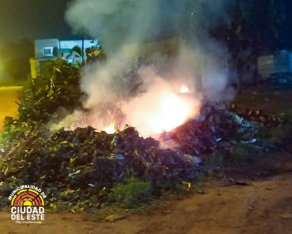 Municipalidad no logra frenar la quema de basuras en Ciudad del Este - ADN Digital