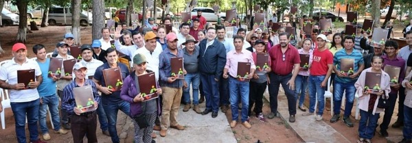 Gobierno entregó casi 2.300 títulos rurales en 113 días - ADN Digital