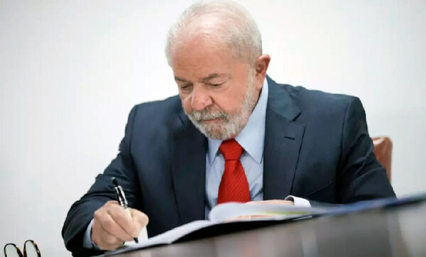 Lula promulga ley que cobra impuestos a fondos de los superricos para reducir el déficit fiscal - .::Agencia IP::.