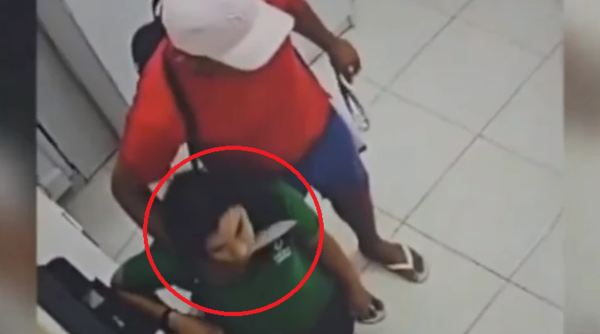 Asaltante amenaza con cuchillo y causa terror en una farmacia - Noticiero Paraguay