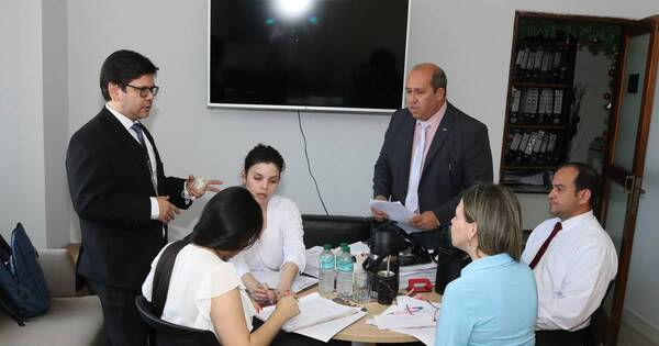 La Nación / Ministerio Público allana oficinas de la Dinac