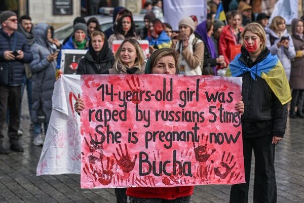 Soldados rusos violaron a una niña de seis años delante de su madre