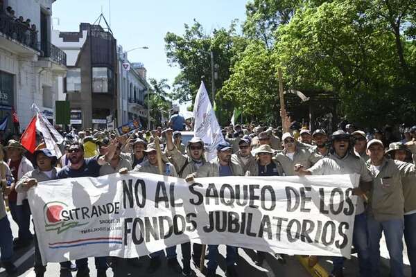 Gremios llaman a la gente a salir a las calles para frenar atropello cartista - Política - ABC Color