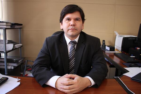 Fiscal se constituye en la oficina de la Dinac - PDS RADIO Y TV