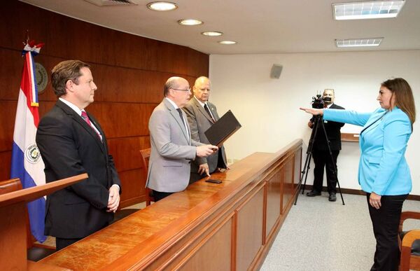 Ministros tomaron juramento a magistrada para Capital
