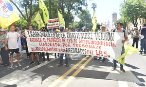 Los manifestantes avanzan hasta zona del Congreso y se eleva tensión por superintendencia