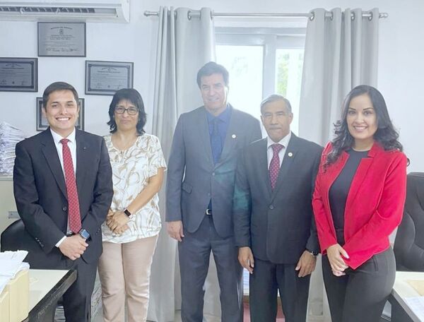 Ministros Ramírez Candia y Santander recorrieron Juzgados de Paz de la Capital