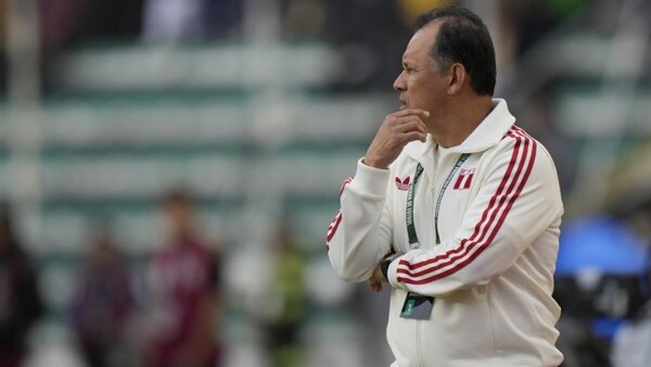 Versus / Juan Reynoso dejó de ser el técnico de Perú