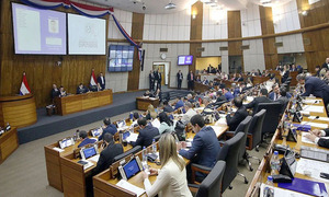Imponen a la fuerza sanción de ley de superintendencia de jubilaciones