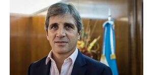 Argentina anuncia que el tipo de cambio oficial pasar谩 de 400 a 800 pesos por d贸lar - Revista PLUS