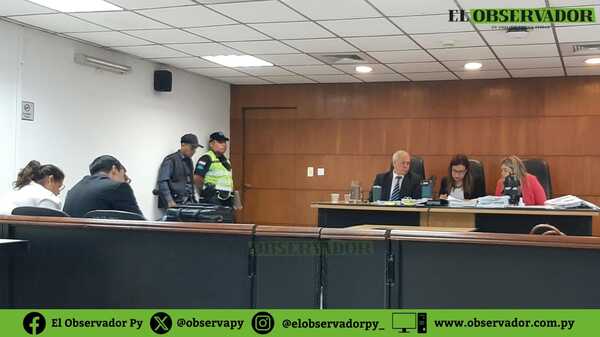 Contadora es condenada por estafar a futbolistas Diego Churín y Hernan Novick