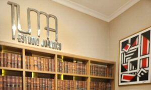 Caso consolador y trío sexual en Defensoría: Oscar Tuma defiende a la acusada: “Es madre y está casada”, he’i