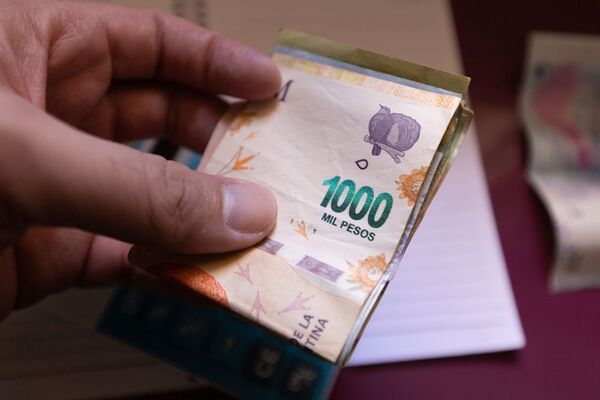 Cotización del peso cae a G. 9 tras anuncio de devaluación en Argentina - MarketData