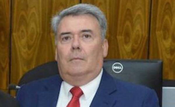 Defensor del Pueblo acusado de hacer trío: "Esto es algo inventado"