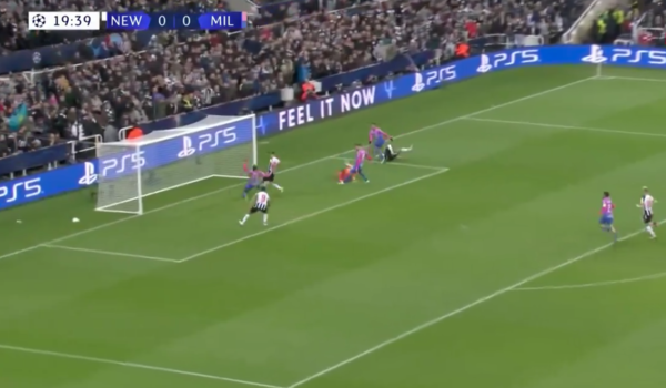 Versus / ¡Insólito! La increíble oportunidad de gol que Miguel Almirón no pudo convertir ante el Milan