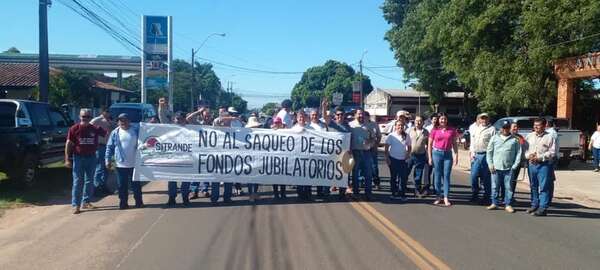 Superintendencia de jubilaciones: manifestantes levantan movilización en forma momentánea - Nacionales - ABC Color