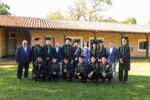 Jóvenes de entornos rurales se gradúan en escuela agricola autosustentable de Belen