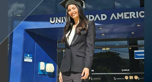 La conductora Dora Ceria ya es licenciada