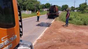 Tras críticas, MOPC bachea varias rutas en mal estado - Economía - ABC Color