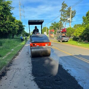 Diario HOY | Aprovechan el buen clima para bachear Avelino Martínez y otros puntos de Central