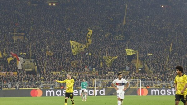 Un empate con sufrimiento en Dortmund mete al PSG en octavos de final