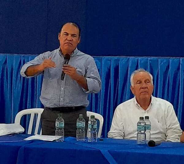 Senadores liberales presentan denuncia penal contra Hugo Fleitas y Miguel Abdón Saguier - Política - ABC Color