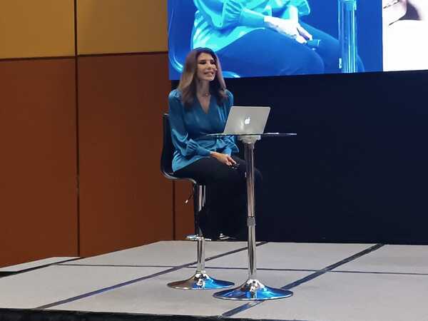 Patricia Janiot con magistral conferencia celebrando los 50 años de Universitaria | 1000 Noticias