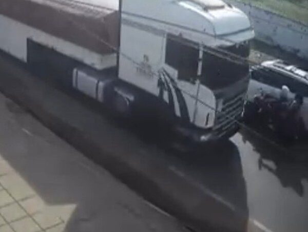 Pasajera de Moto Bolt pierde la vida al ser atropellada por camión en Ñemby · Radio Monumental 1080 AM
