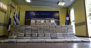 La Nación / Uruguay incauta 443 kilos de cocaína arrojados desde una avioneta