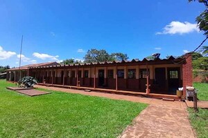 Comuna hernandariense inicia importantes obras en escuela de Paso Itá | DIARIO PRIMERA PLANA