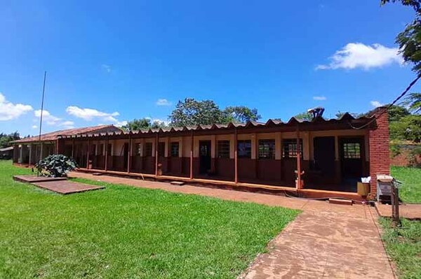 Comuna hernandariense inicia importantes obras en escuela de Paso Itá | DIARIO PRIMERA PLANA