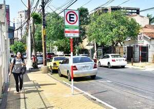 Vehículos requisados ocupan zona de Parxin frente a una comisaría - Nacionales - ABC Color