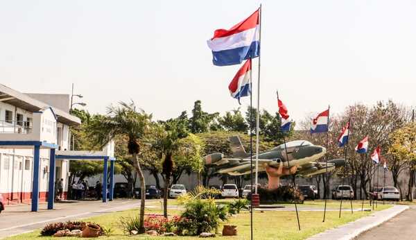 Santiago Peña presidió acto por el día de la Fuerza Aérea Paraguaya - .::Agencia IP::.