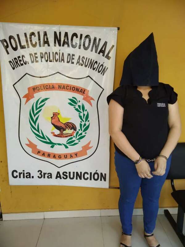 Detienen a trabajadora por desviar dinero de ventas a cuenta de su pareja - Policiales - ABC Color