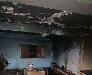 Incendian vivienda de agente penitenciario implicado en esquema de corrupción - ABC en el Este - ABC Color