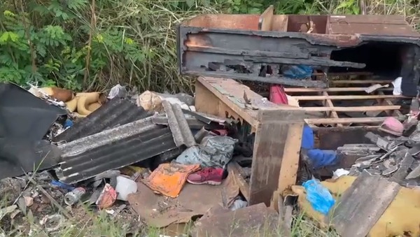 Doña pide ayuda tras perder todo porque su hijo quemó su casa luego de perder jueguito