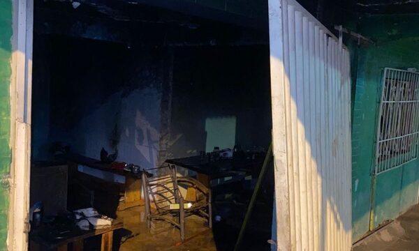 Diario HOY | Incendian vivienda de guardiacárcel implicado en "negocio" en el penal de CDE