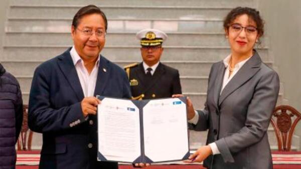 Bolivia firmó acuerdo con firma rusa por 450 millones por dos años en explotación de litio - .::Agencia IP::.