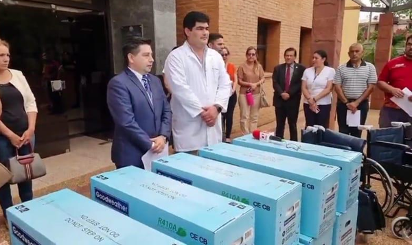 Juzgado Penal de Garantías a cargo del Juez Carlos Zelaya, entregó donaciones a instituciones - Noticiero Paraguay