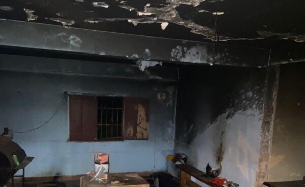 Prenden fuego a casa de guardiacárcel involucrado en tráfico de drogas
