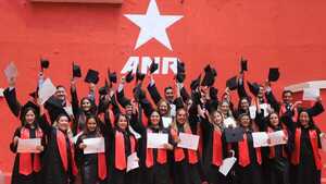 Horacio Cartes apunta a crear la universidad ANR: "El país va a cambiar con la educación"