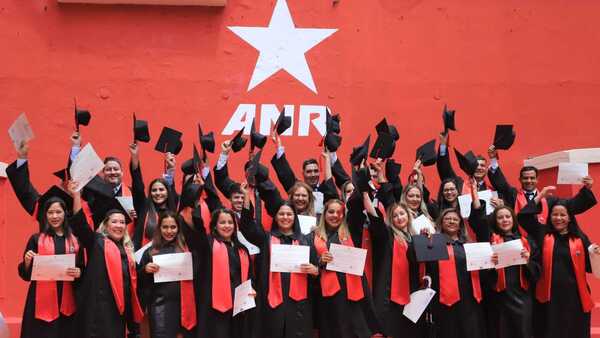 Horacio Cartes apunta a crear la universidad ANR: "El país va a cambiar con la educación"