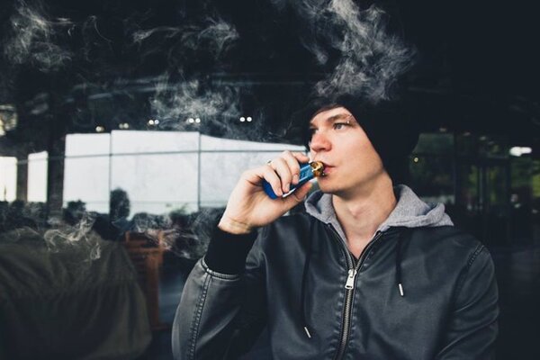 Cigarrillos electrónicos: la OMS advierte sobre efectos adversos "alarmantes" de su uso en la salud - .::Agencia IP::.