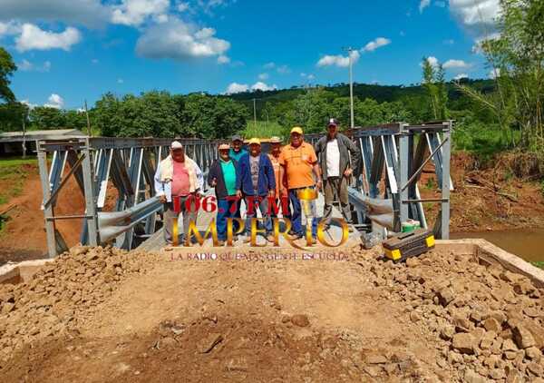 Pobladores de la colonia 204 ya pueden utilizar el nuevo puente - Radio Imperio 106.7 FM